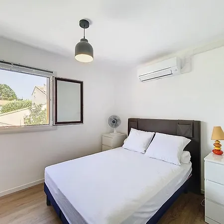 Elegant T3 Climatise A Saint-cyr-sur-mer, Proche Des Lecques, Terrasse Et Parking - Fr-1-770-10 * Saint-Cyr-sur-Mer