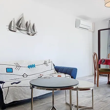 Elegant T3 Climatise A Saint-cyr-sur-mer, Proche Des Lecques, Terrasse Et Parking - Fr-1-770-10 * Saint-Cyr-sur-Mer